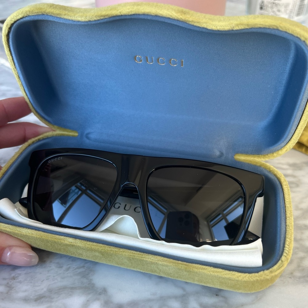 NWOT GUCCI SUNGLASSES